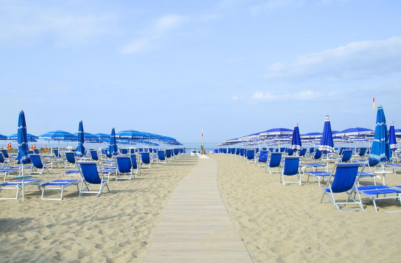 Hotel Casa Per Ferie Il Pioppo à Marina di Massa Extérieur photo