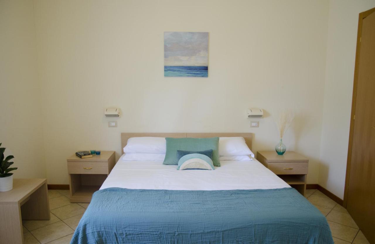 Hotel Casa Per Ferie Il Pioppo à Marina di Massa Extérieur photo