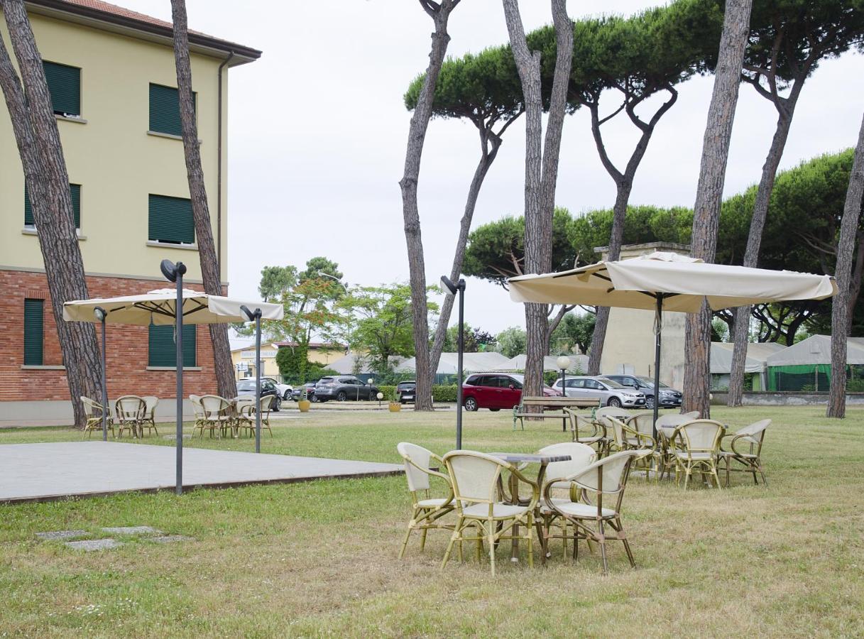 Hotel Casa Per Ferie Il Pioppo à Marina di Massa Extérieur photo