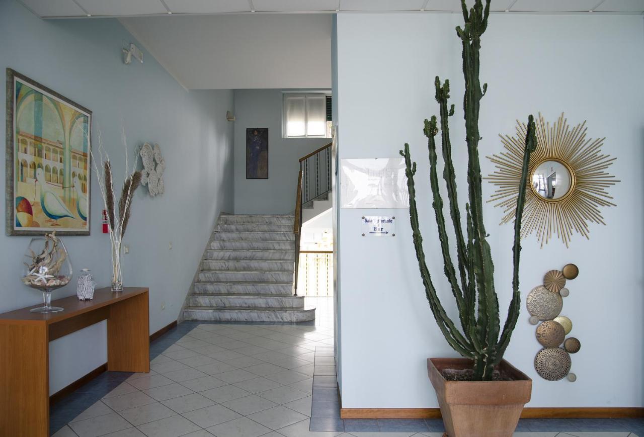 Hotel Casa Per Ferie Il Pioppo à Marina di Massa Extérieur photo