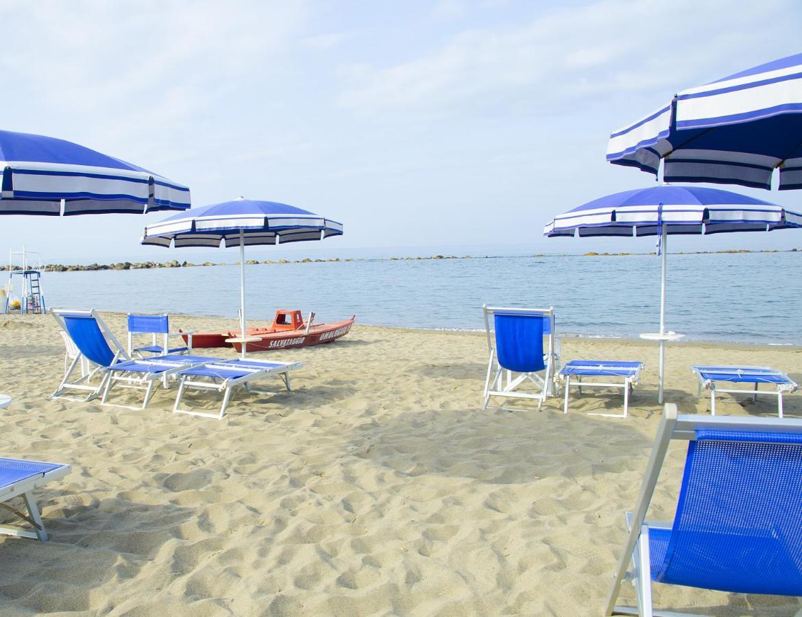 Hotel Casa Per Ferie Il Pioppo à Marina di Massa Extérieur photo