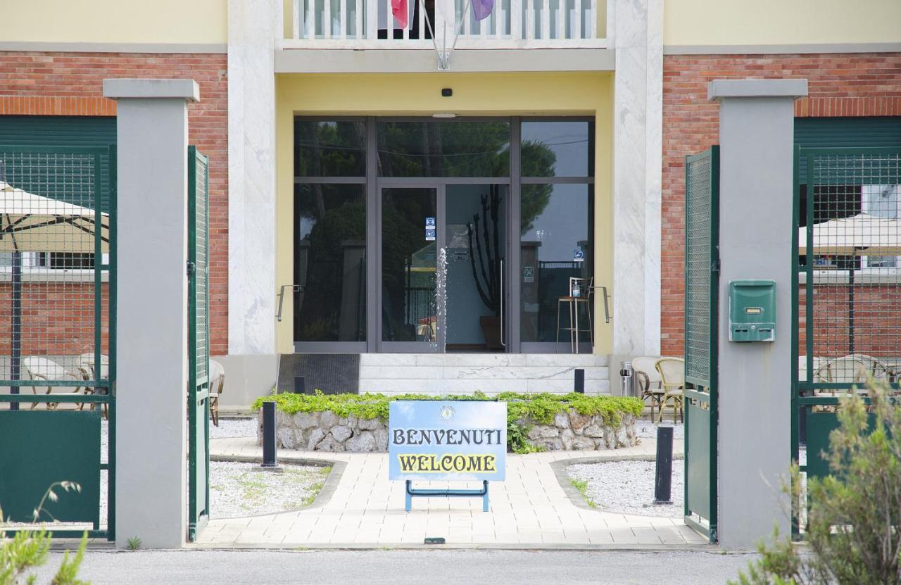 Hotel Casa Per Ferie Il Pioppo à Marina di Massa Extérieur photo