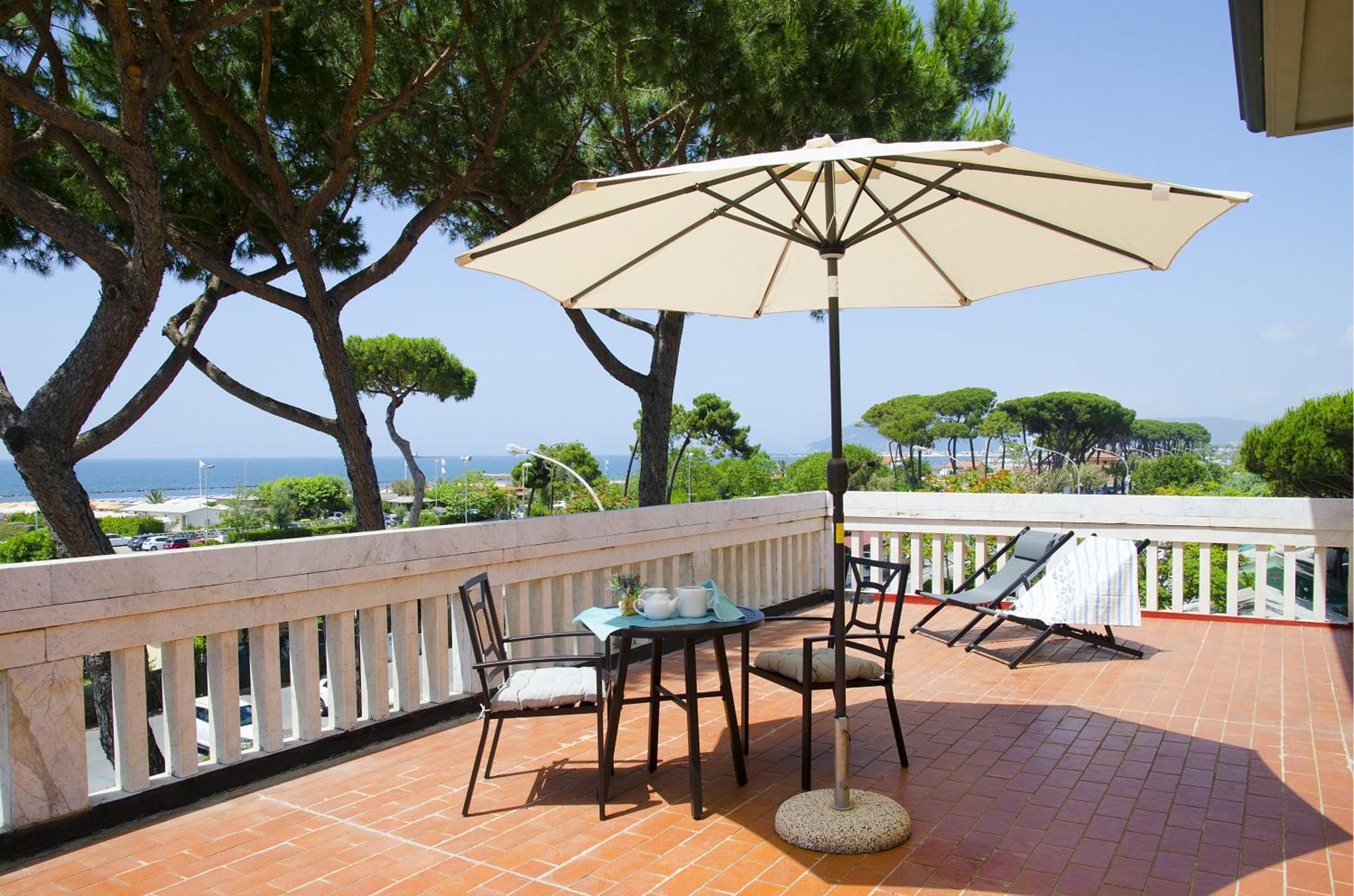Hotel Casa Per Ferie Il Pioppo à Marina di Massa Extérieur photo