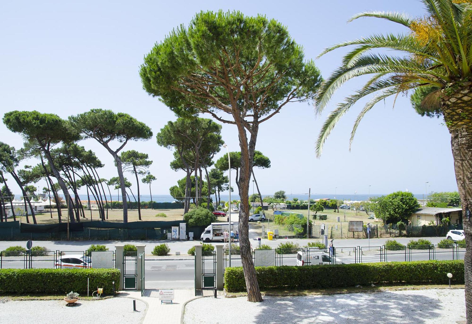 Hotel Casa Per Ferie Il Pioppo à Marina di Massa Chambre photo
