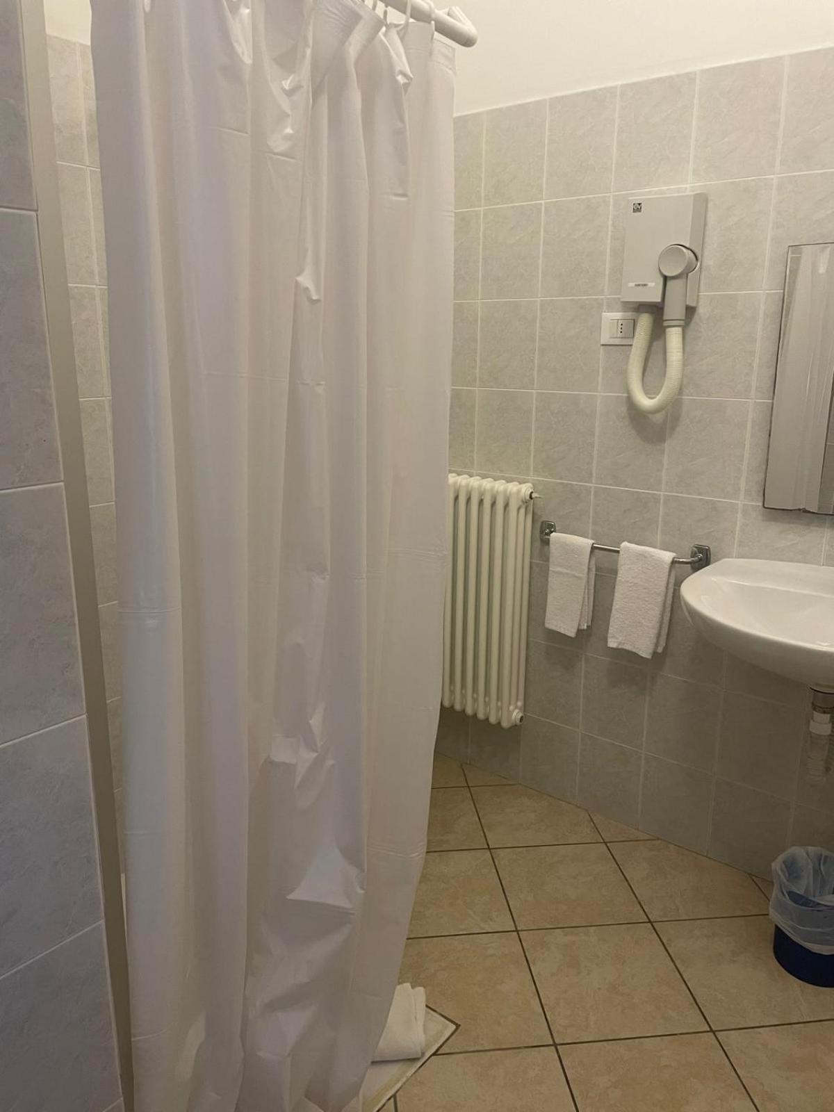Hotel Casa Per Ferie Il Pioppo à Marina di Massa Chambre photo