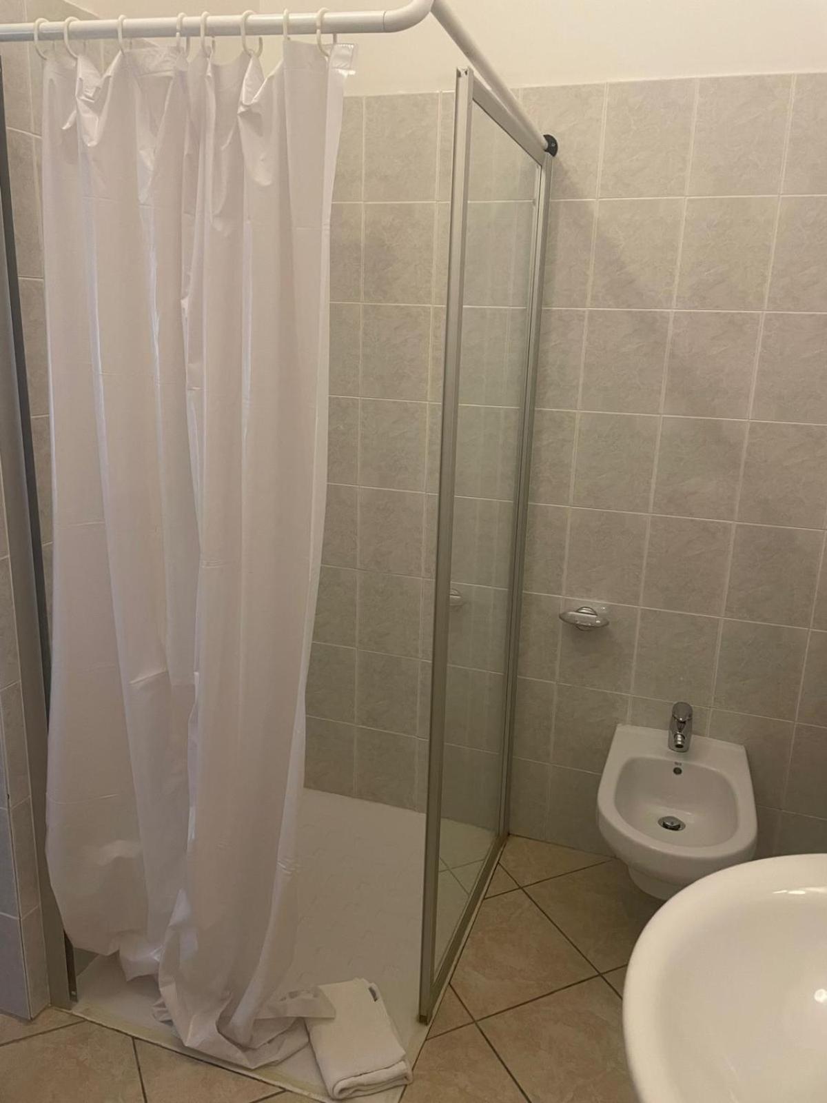 Hotel Casa Per Ferie Il Pioppo à Marina di Massa Chambre photo